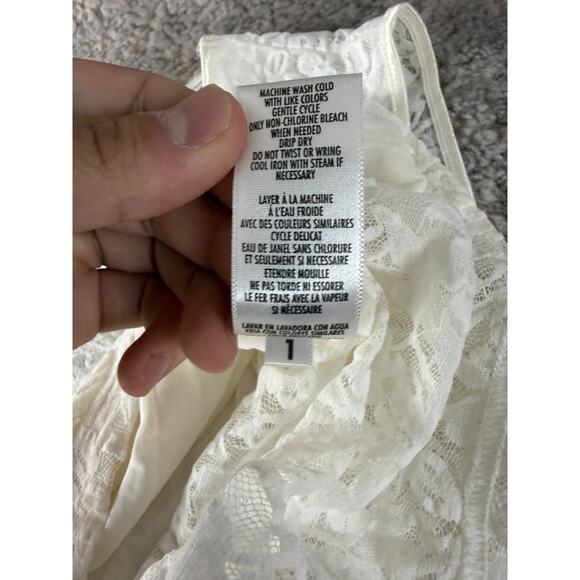 Casual Corner Annex Petite Size LP Floral Lace Casual Top White Sleeveless Lined - Picture 6 of 7